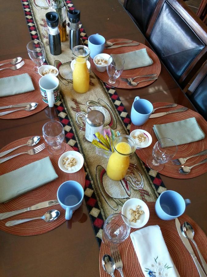 A Hyde Away Inn B&B 톡 외부 사진