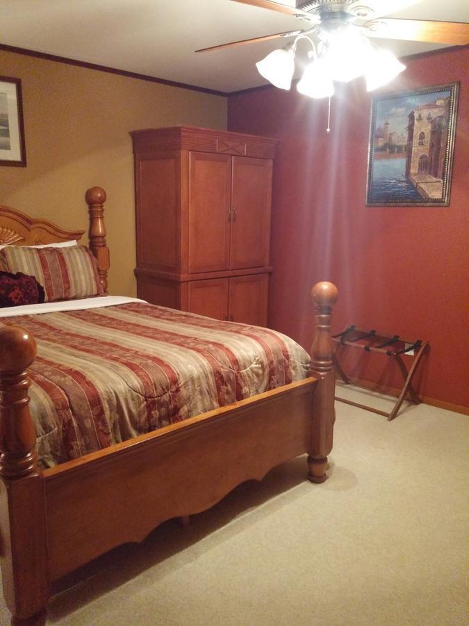 A Hyde Away Inn B&B 톡 외부 사진