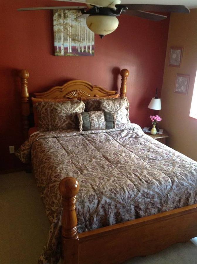 A Hyde Away Inn B&B 톡 외부 사진