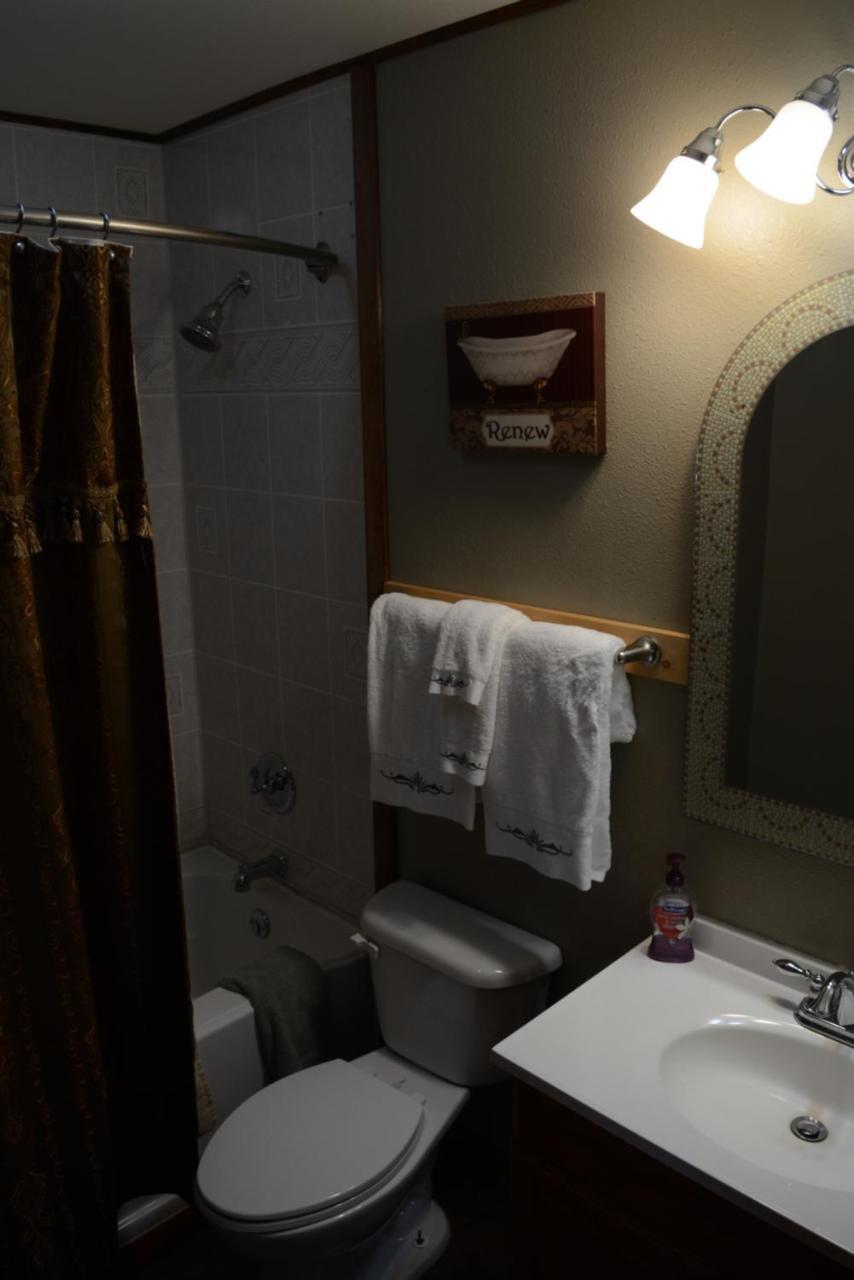 A Hyde Away Inn B&B 톡 외부 사진
