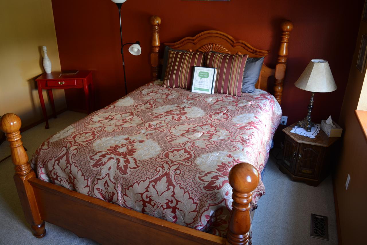 A Hyde Away Inn B&B 톡 외부 사진