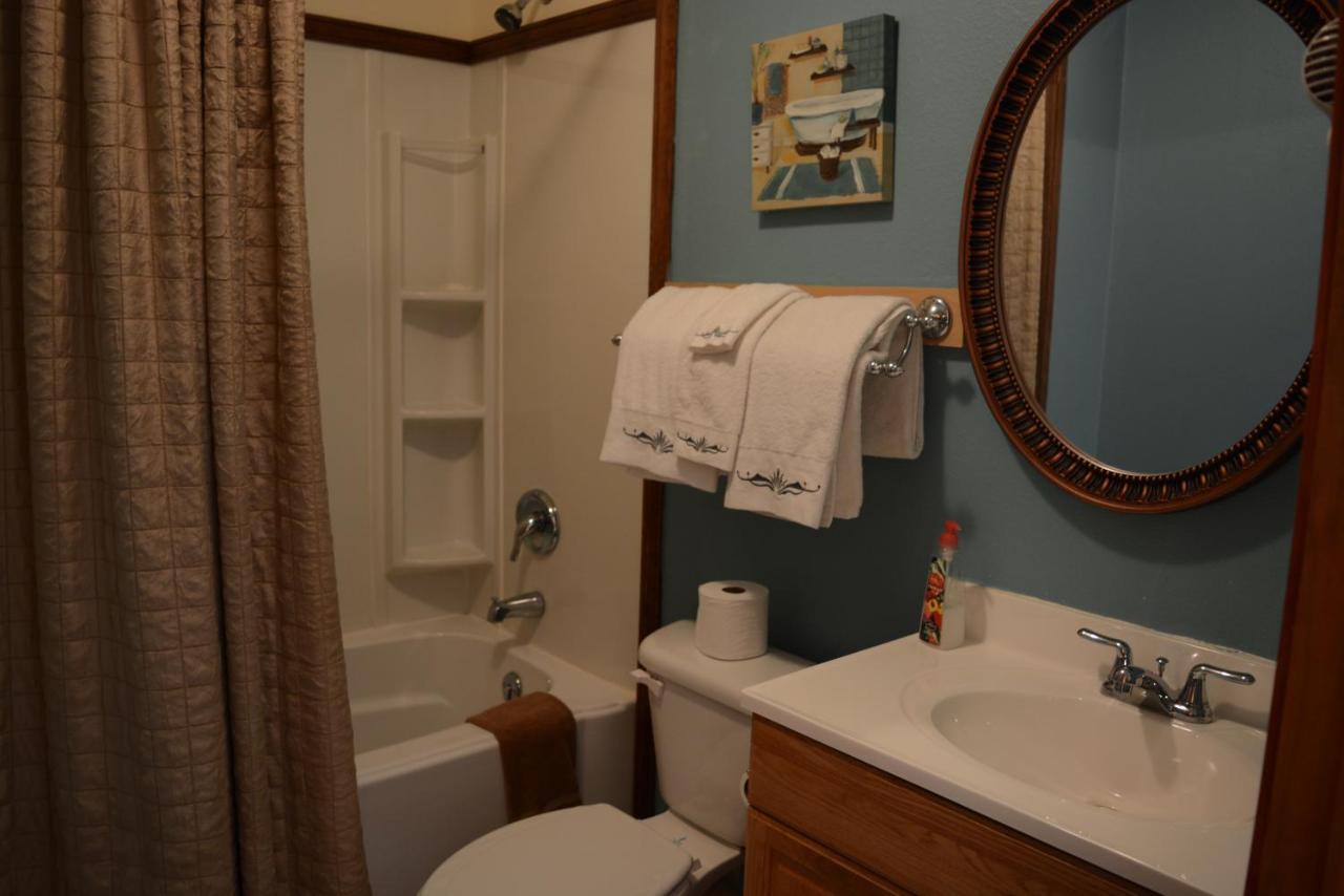 A Hyde Away Inn B&B 톡 외부 사진