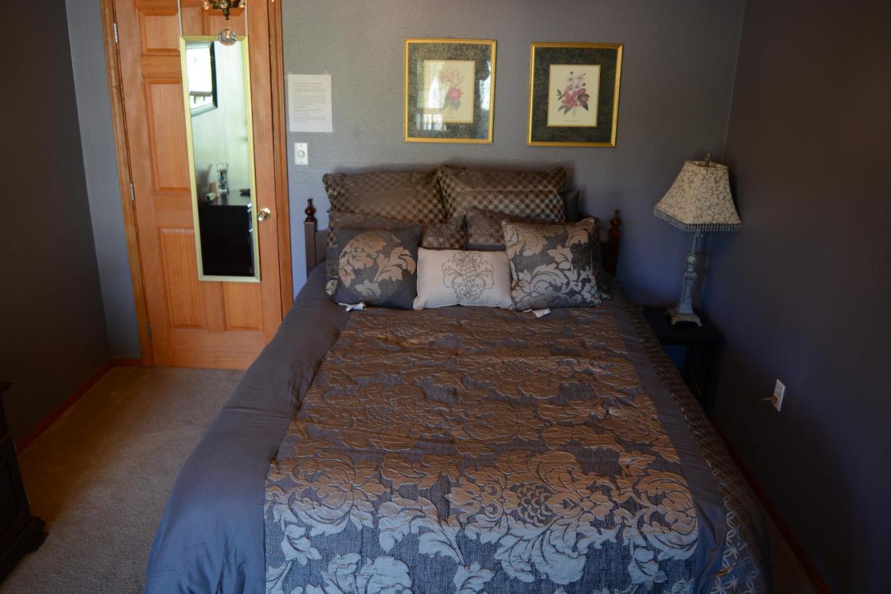 A Hyde Away Inn B&B 톡 외부 사진