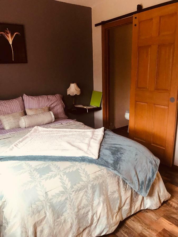 A Hyde Away Inn B&B 톡 외부 사진